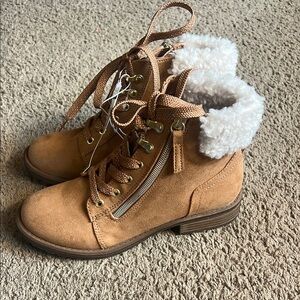 Cat & Jack Tan Kids Boots with White Fur Lining